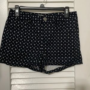 NWOT! So size 7. Black and white print shorts. Excellent condition!
